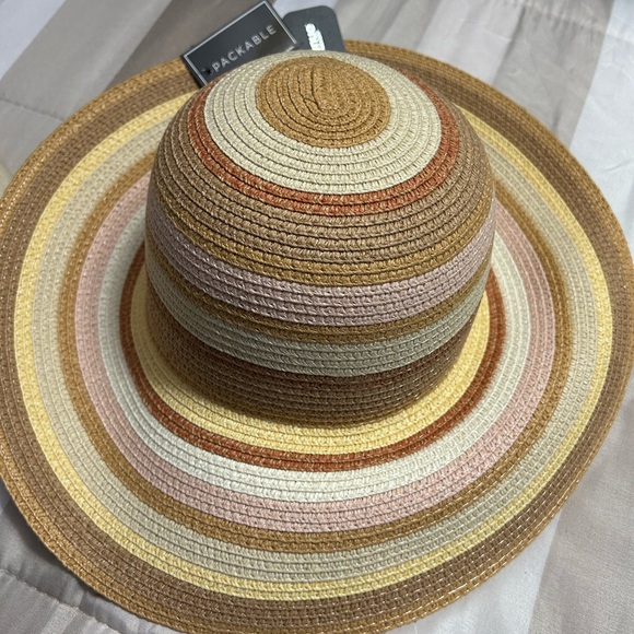 Toast Sun Hat with neutral colors - Picture 4 of 16